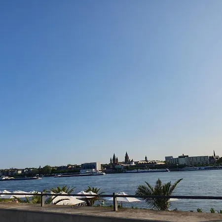 An Der Universitaetsklinik Mainz-sehr Zentral *